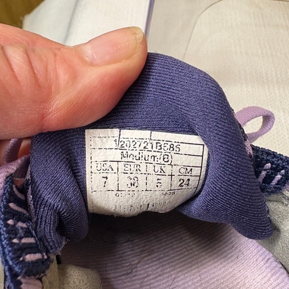 Brooks Blue and Purple Athletic Running Shoes with Knit Upper Size 7 - Picture 6 of 7